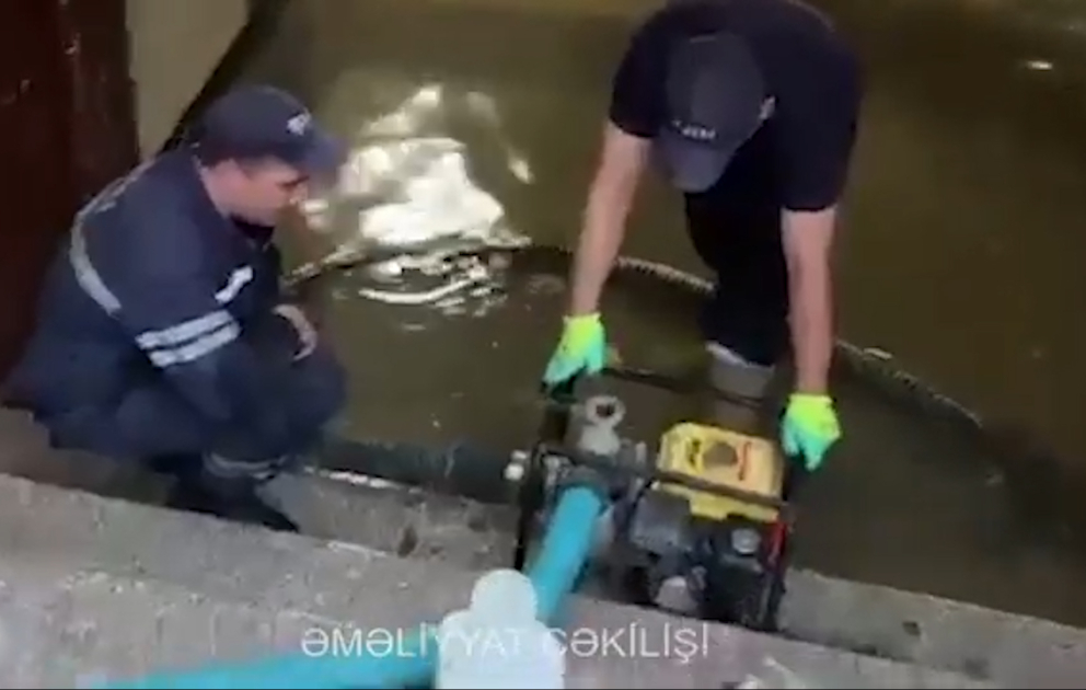 Gəncədə yeraltı piyada keçidinə su dolub