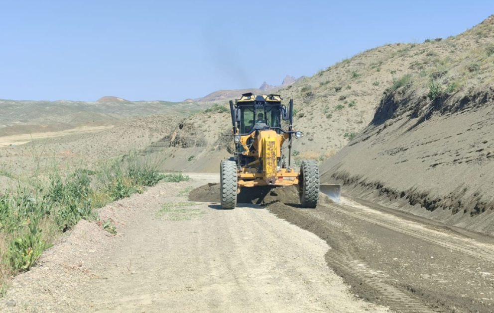 Culfada kənd avtomobil yolunda yaranan məhdudiyyət aradan qaldırılıb