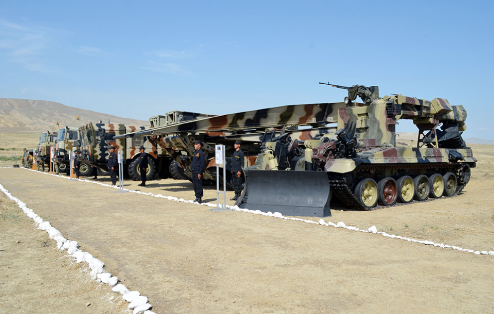 Chief of General Staff of Azerbaijan Army watches tactical-special exercise of engineering units