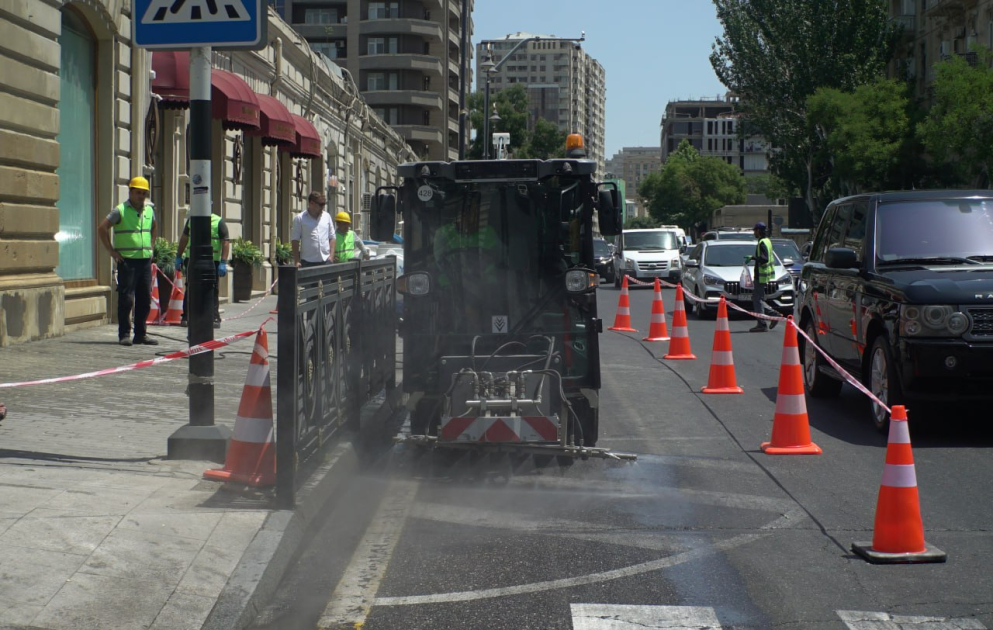 Paytaxtın müxtəlif məkanlarında abadlaşdırma işləri aparılır