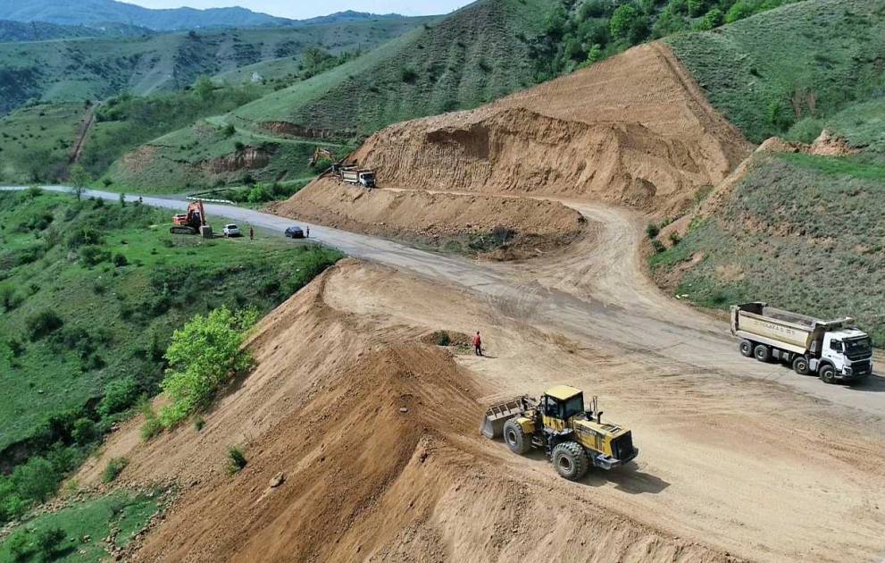 AZƏRTAC XƏBƏR VERİR: Xankəndi-Şuşa-Laçın avtomobil yolunun inşası davam etdirilir