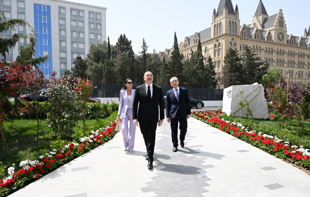 Президент Ильхам Алиев и первая леди Мехрибан Алиева приняли участие в открытии нового здания Института ботаники в Баку и ознакомились с работой, проделанной в Ботаническом саду