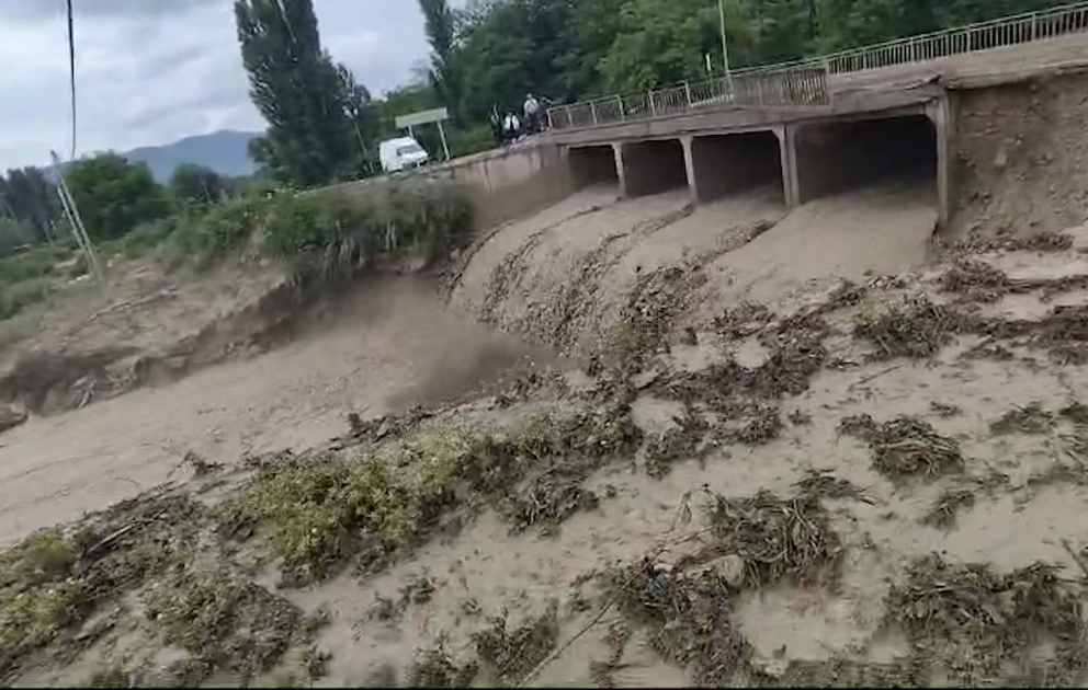 Qubada Çağacıq çay daşıb, körpüyə və evlərə ziyan dəyib