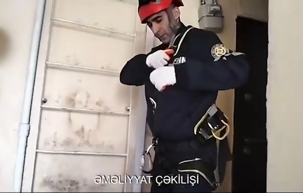 Mənzildə köməksiz vəziyyətdə qalan 3 şəxs xilas edilib