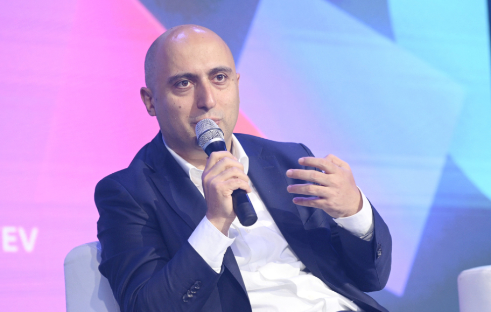 Emin Əmrullayev: Nailiyyətin təməlində səhvlərdən nəticə çıxarmaq, özünəinamın yüksək olması dayanır