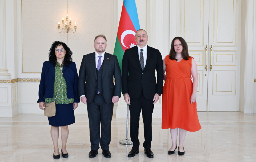 Präsident Ilham Aliyev empfängt neuen Botschafter von Kanada zur Entgegennahme seines Beglaubigungsschreibens