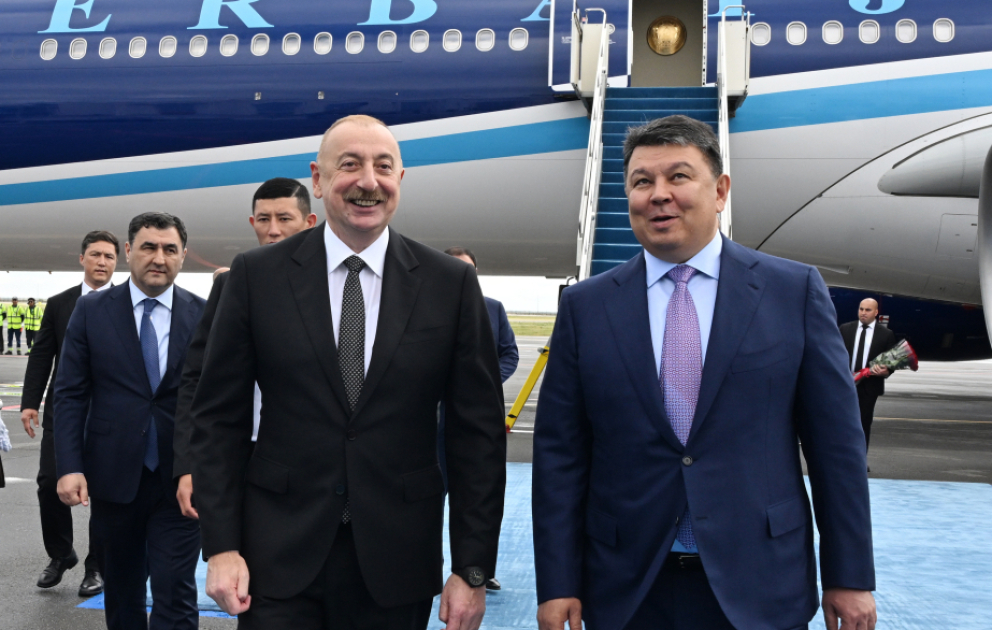 Präsident Ilham Aliyev zu Besuch in Kasachstan eingetroffen