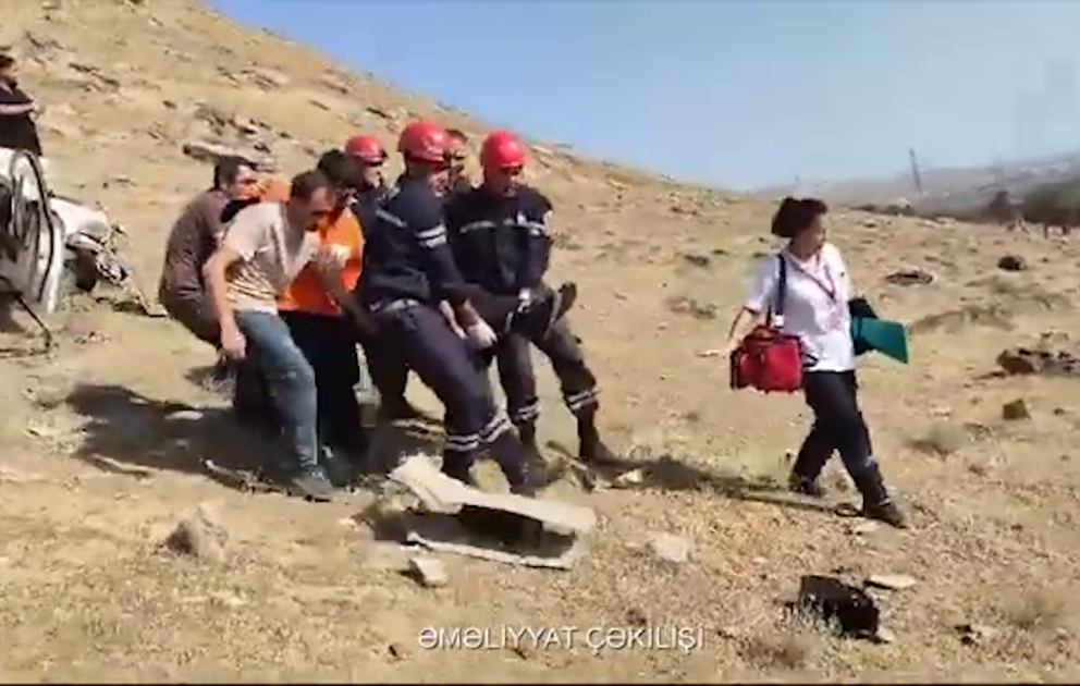 Yasamal rayonunda qəza: Sürücü avtomobildə sıxılı vəziyyətdə qalıb