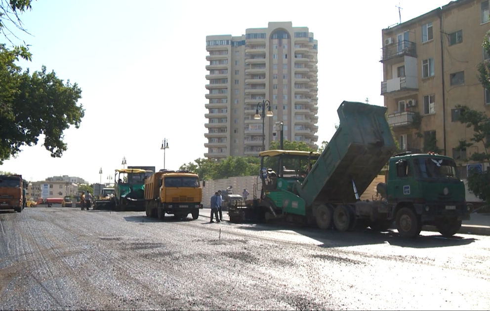 Miкayıl Müşfiq küçəsində asfaltlanma işləri icra olunur