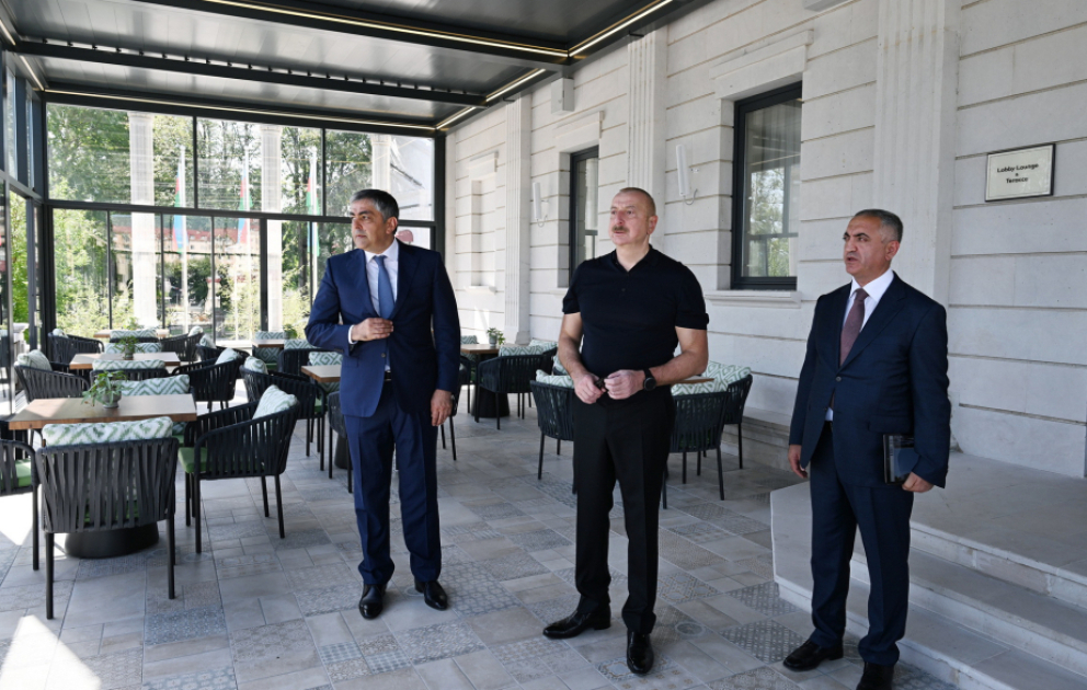 Präsident Ilham Aliyev weiht Hotel “Palace“ in Khankendi nach gründlicher Renovierung ein