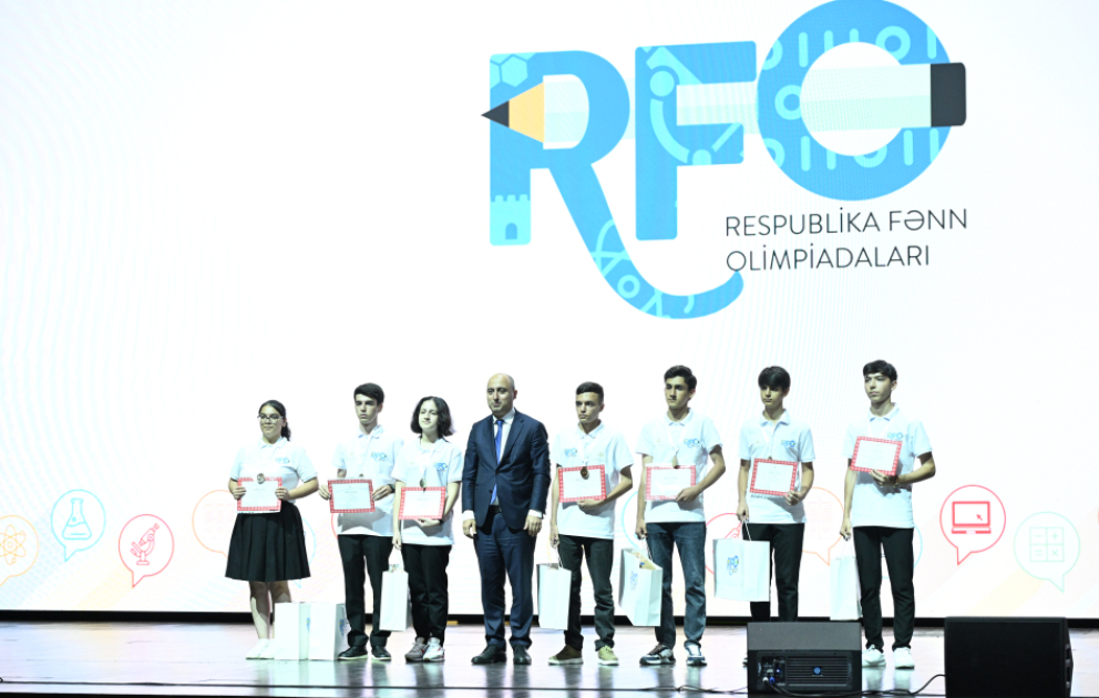 Respublika fənn olimpiadalarının qalibləri mükafatlandırılıb