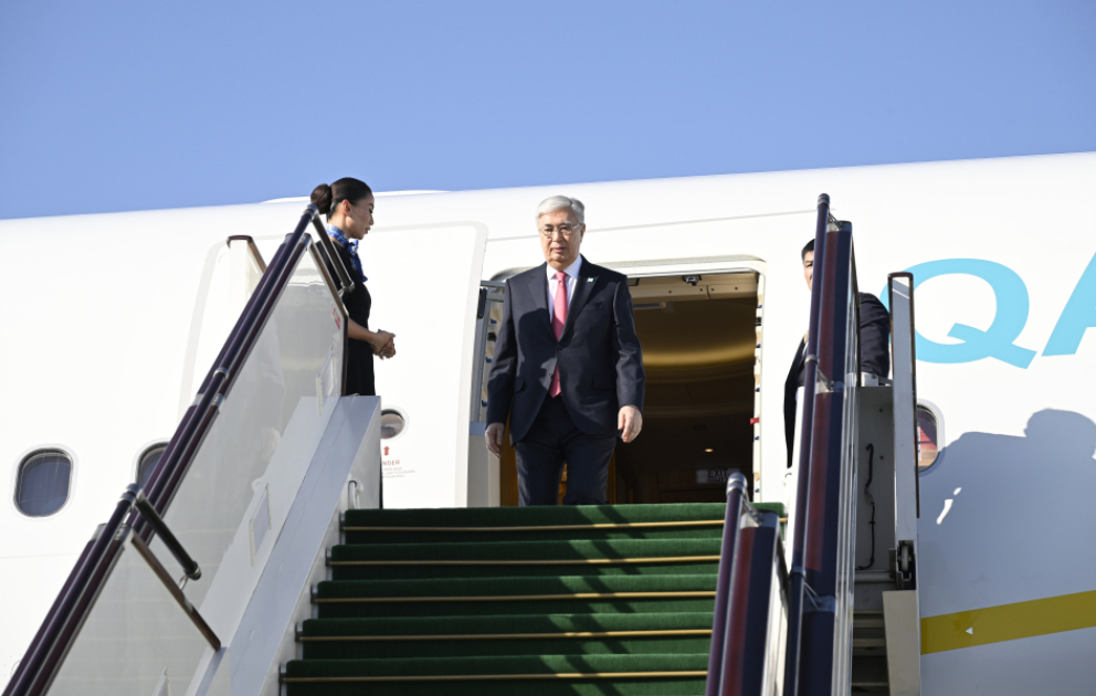 Le président kazakh Kassym-Jomart Tokaïev arrive dans la région de Fuzouli