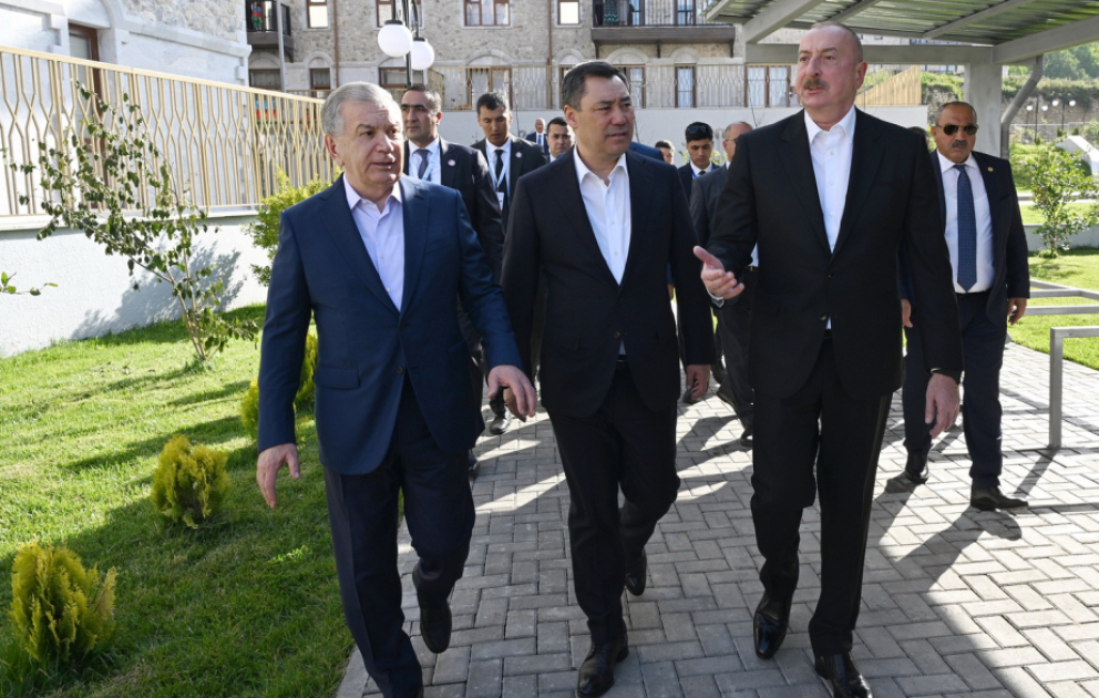 Azərbaycan, Özbəkistan və Qırğızıstan prezidentləri Şuşada birinci yaşayış kompleksində və Aşağı Gövhər Ağa məscidində olub, şəhəri gəziblər