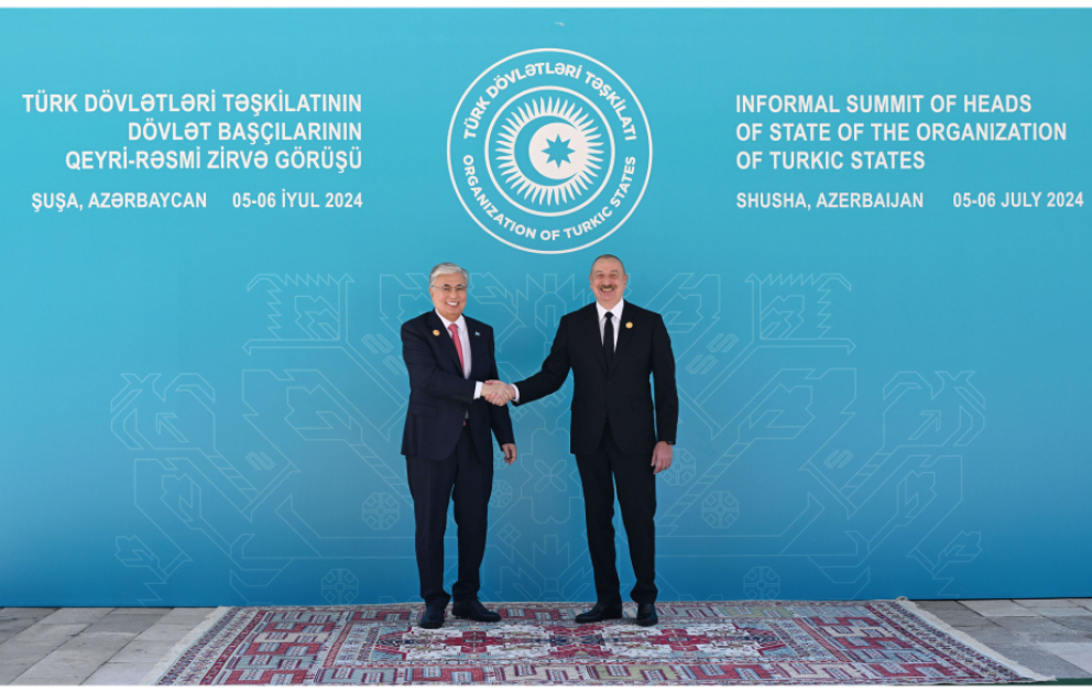 Präsident Ilham Aliyev begrüßt Staats- und Regierungschefs, die am informellen Gipfeltreffen der Staatsoberhäupter der Organisation Türkischer Staaten in Schuscha teilnehmen