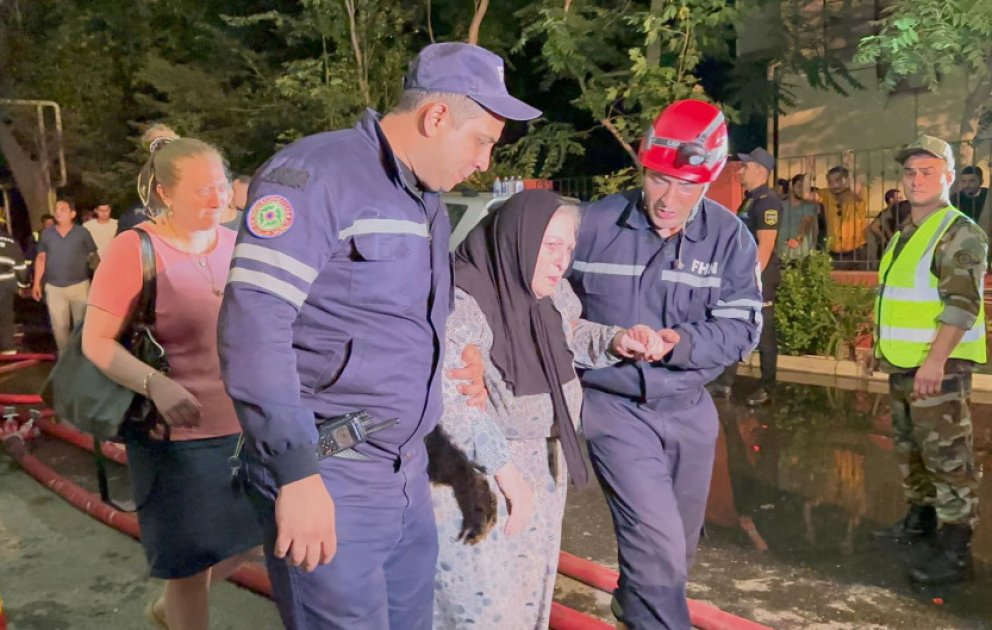Nərimanov rayonunda yaşayış binasında yanğın olub