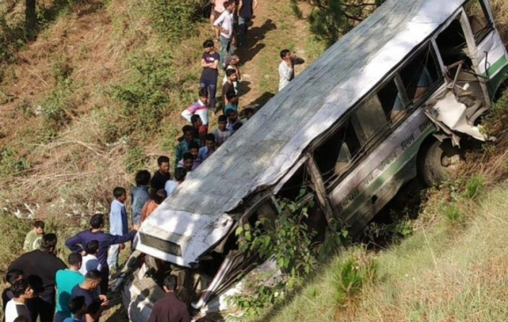 Hindistanda avtobus qəzası nəticəsində 18 nəfər həlak olub