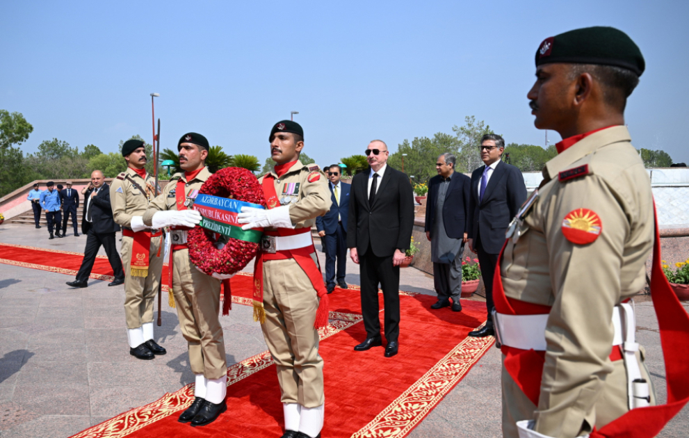 Präsident Ilham Aliyev besucht Pakistanisches Nationaldenkmal in Islamabad