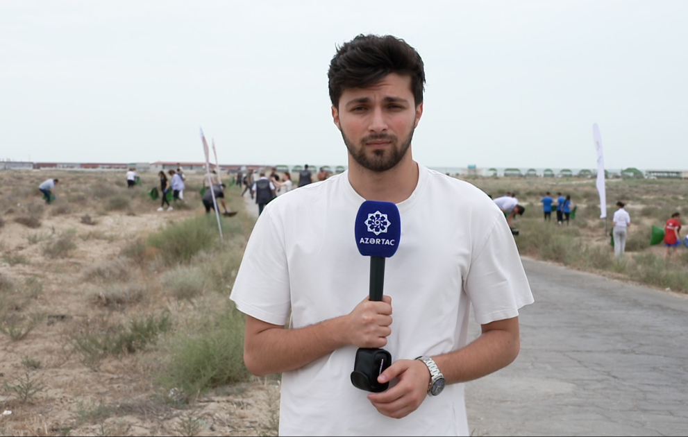 Sahildən tullantıları toplayıb əl işi yaratdılar