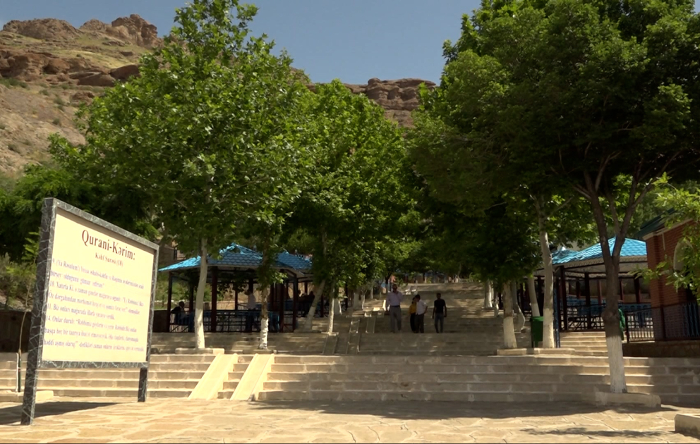 Məşhur ziyarətgaha gedən yol yenidən qurulur