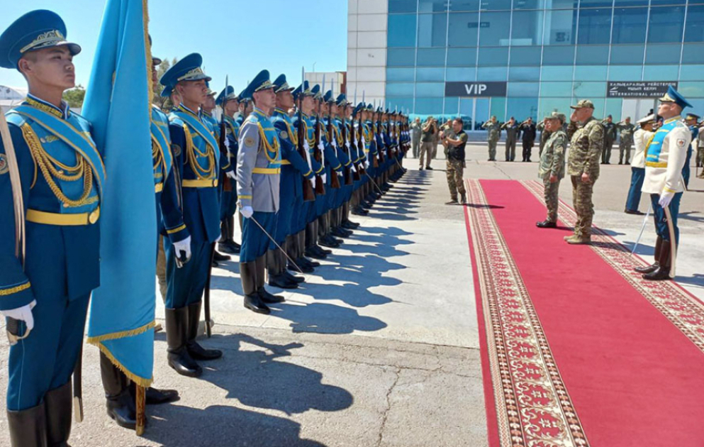 Müdafiə naziri Qazaxıstana səfərə gedib