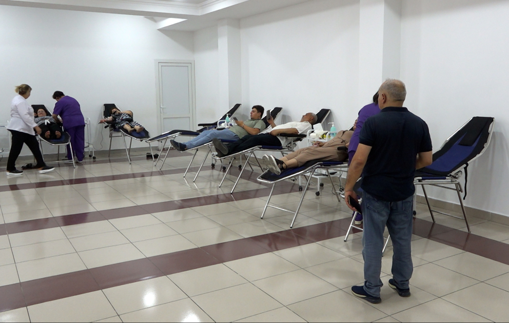 Министерство здравоохранения: В рамках акций по добровольной сдаче крови в день Ашуры было собрано 1040 литров крови