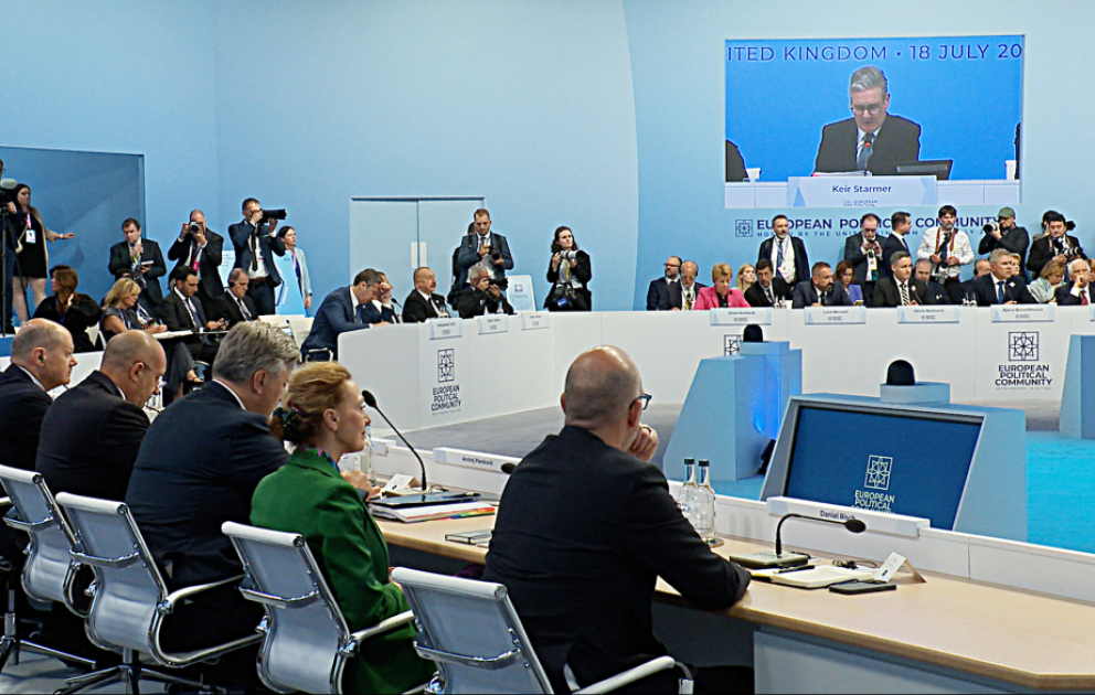 Präsident Ilham Aliyev nimmt an Plenarsitzung des 4. Gipfels der Europäischen Politischen Gemeinschaft teil
