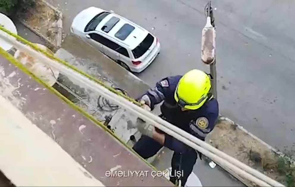 FHN: Xırdalanda mənzildə köməksiz vəziyyətdə qalan azyaşlı xilas edilib