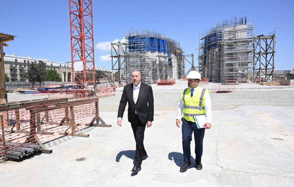 Prezident İlham Əliyev Bakıda Zəfər parkında aparılan tikinti işləri ilə tanış olub