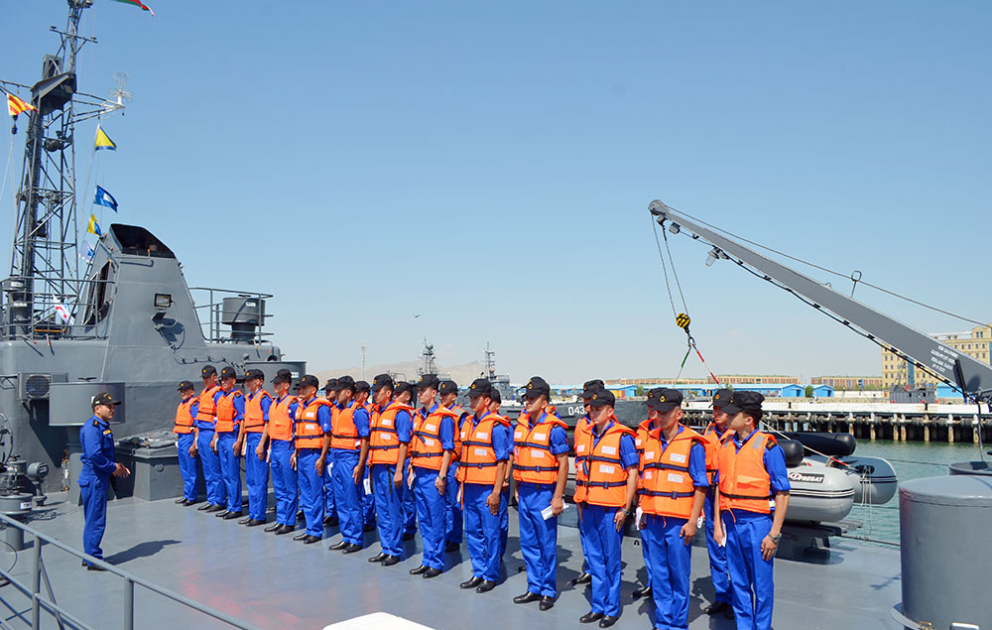 "Hərbi Dəniz Qüvvələri" fakültəsinin kursantları ilə praktiki məşğələlər keçirilir