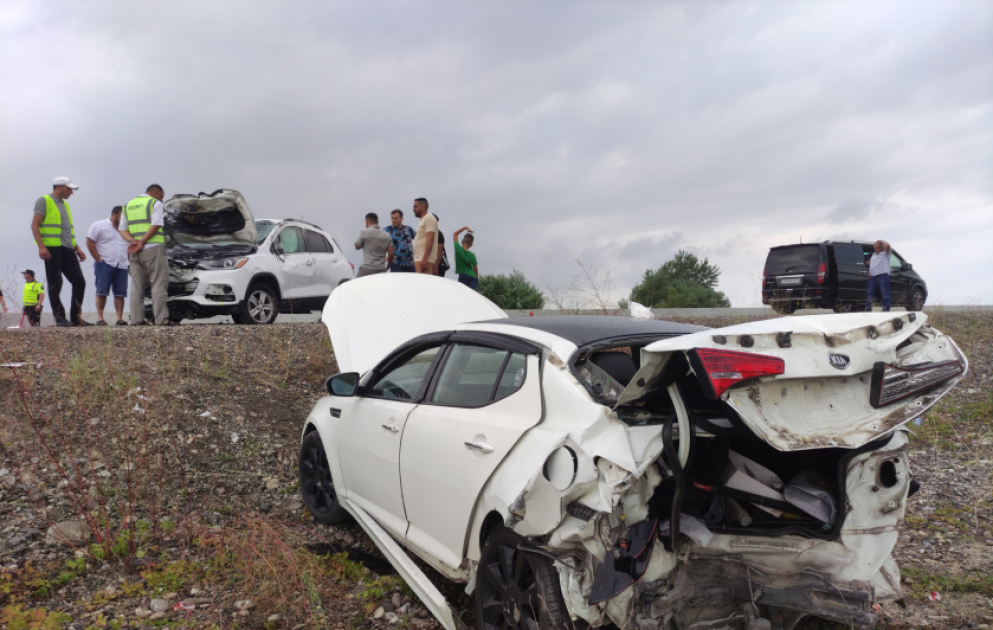 Ödənişli yolda iki qəza baş verib, yaralananlar var
