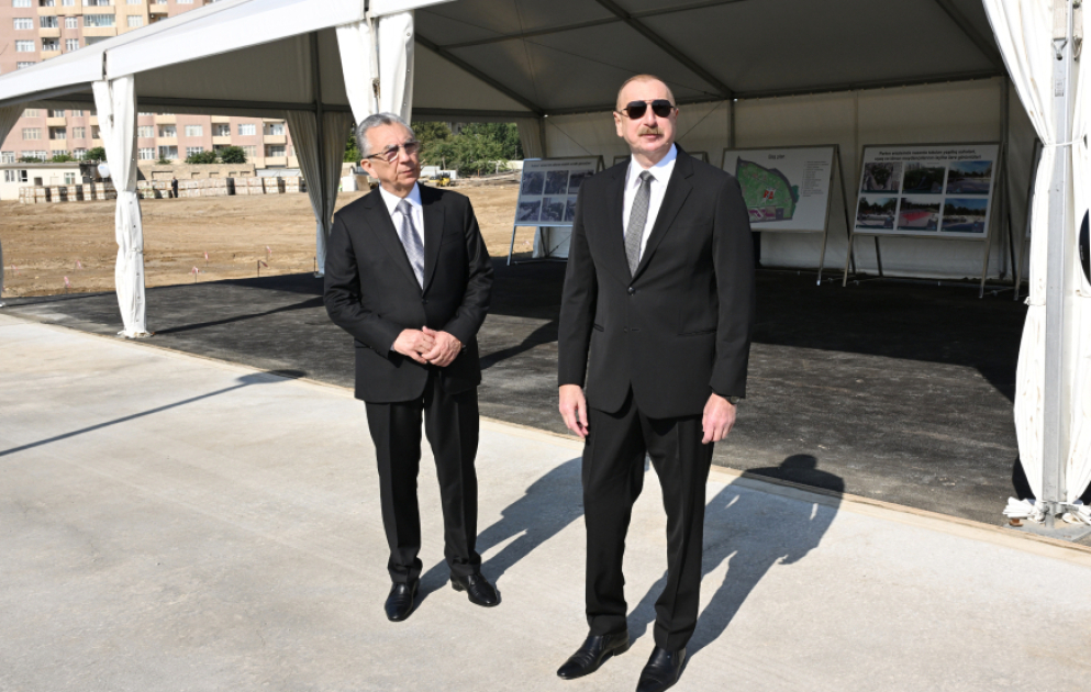 Prezident İlham Əliyev Bakıda “Gənclik” metrosu yanında yaradılan yeni parkda işlərin gedişi ilə tanış olub
