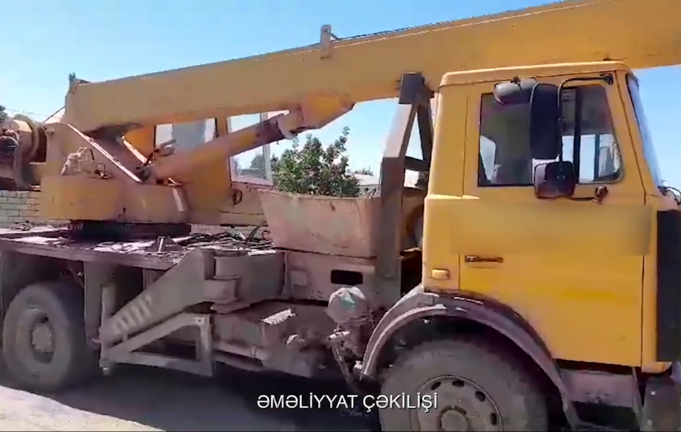 Təhlükəsizlik tələblərinə cavab verməyən avtokranın istismarı dayandırıldı