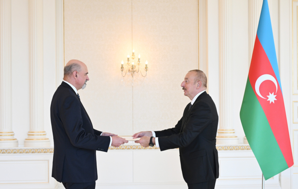 Präsident Ilham Aliyev empfängt neuen australischen Botschafter zur Entgegennahme seines Beglaubigungsschreibens