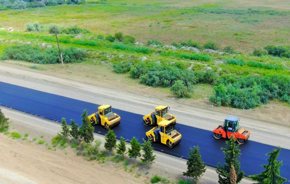 Mövcud M3 magistralının Yenikənd-Biləsuvar hissəsinin tikintisi sürətlə davam edir