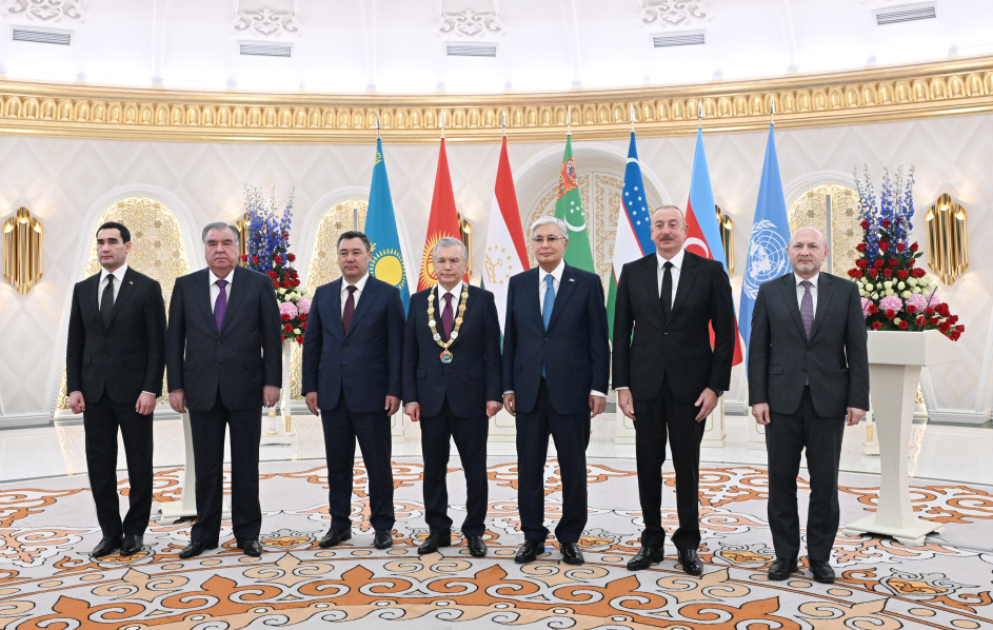 Prezident İlham Əliyev Astanada Özbəkistan Prezidenti Şavkat Mirziyoyevin təltif olunması mərasimində iştirak edib