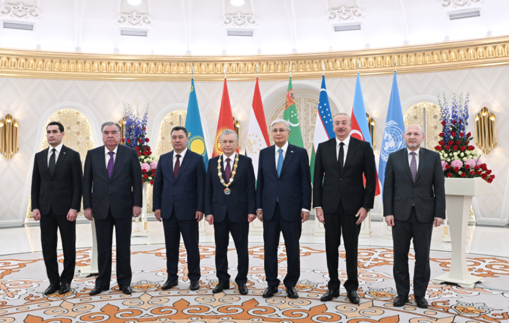 Президент Ильхам Алиев принял участие в церемонии награждения Президента Узбекистана Шавката Мирзиёева в Астане