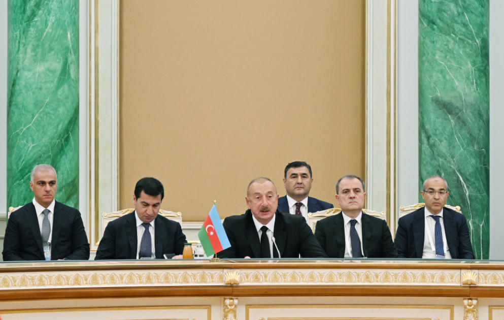 Präsident Ilham Aliyev nimmt am Treffen der Staatsoberhäupter Zentralasiens und der Republik Aserbaidschan in Astana teil