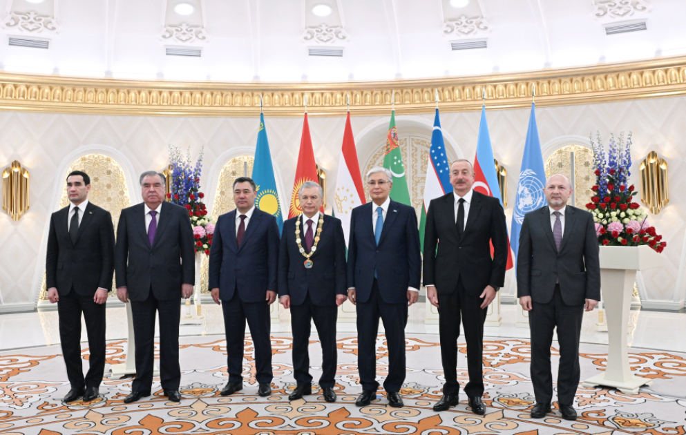Astana: Präsident Ilham Aliyev nimmt an Zeremonie zur Auszeichnung von Präsident Shavkat Mirziyoyev teil