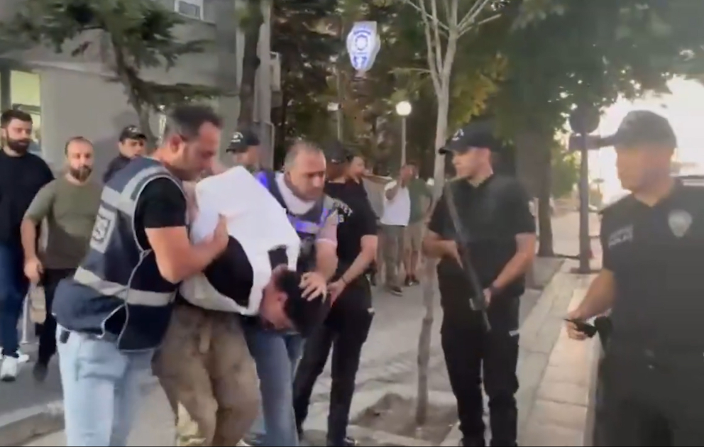 Türkiyədə insanlara hücum edən gənc törətdiyi cinayəti videoya çəkib
