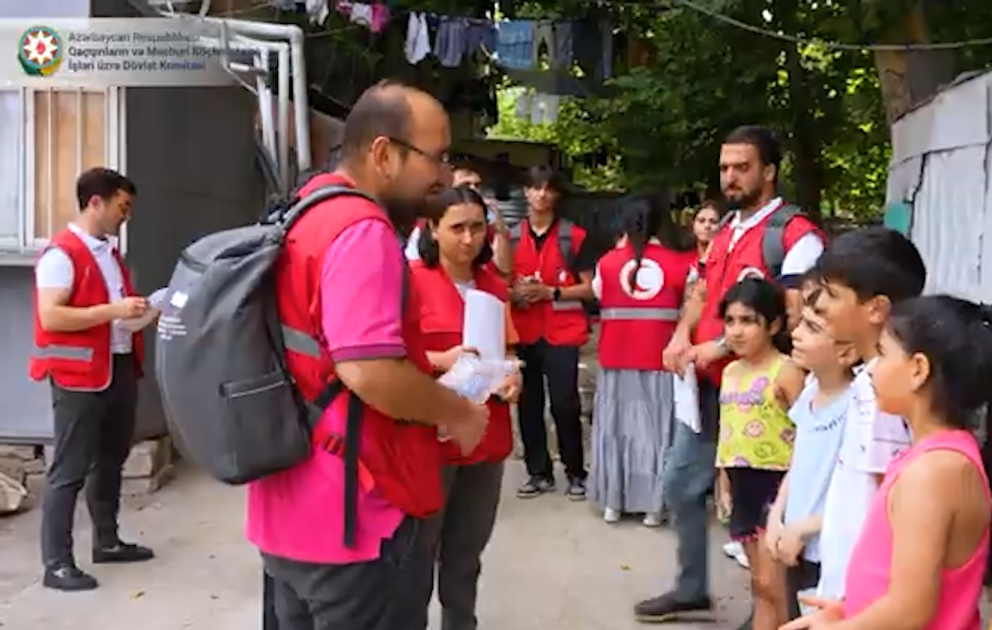 Məcburi köçkünlər mina təhlükəsi barədə məlumatlandırılır