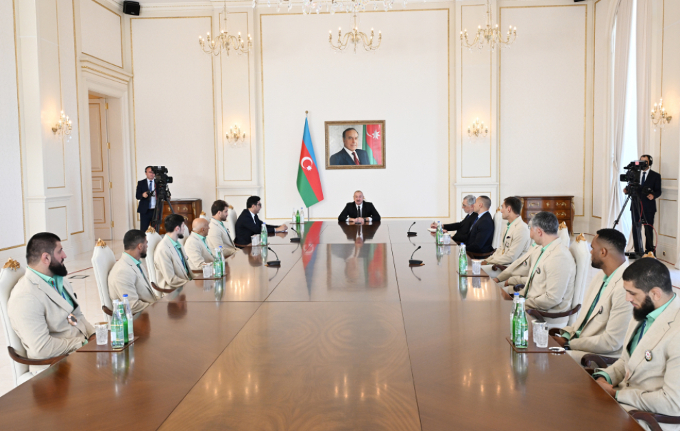 Präsident Ilham Aliyev empfängt Athleten, die bei Olympischen Sommerspielen in Paris Medaillen gewonnen haben