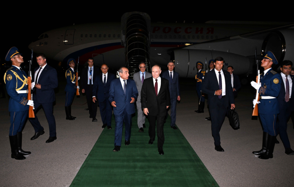 Vladimir Putin Azərbaycana dövlət səfərinə gəlib