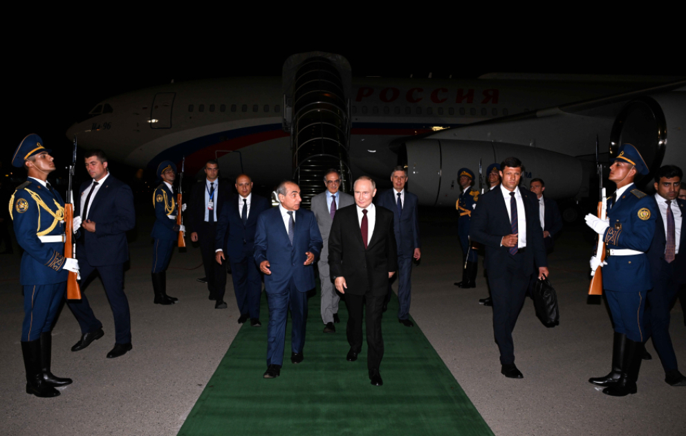Президент России Владимир Путин прибыл с государственным визитом в Азербайджан