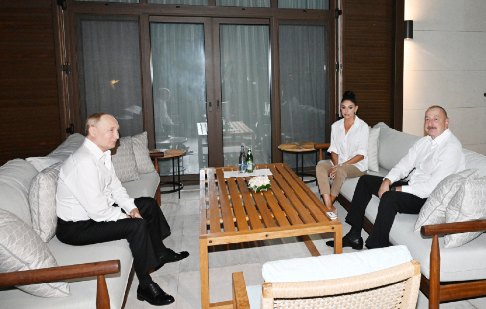 Le président Ilham Aliyev et son épouse Mehriban Aliyeva dînent avec le président russe Vladimir Poutine