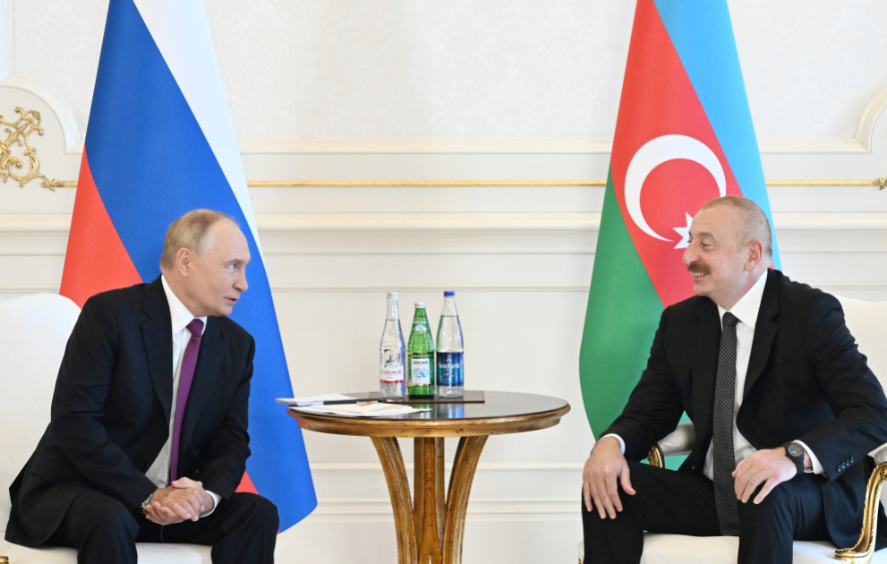 Präsident Aliyev und Präsident Putin treffen sich unter vier Augen