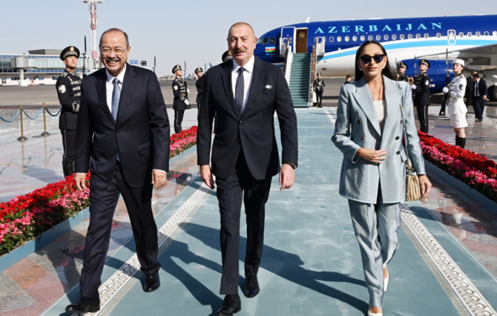 Präsident Ilham Aliyev zu Staatsbesuch in Usbekistan eingetroffen