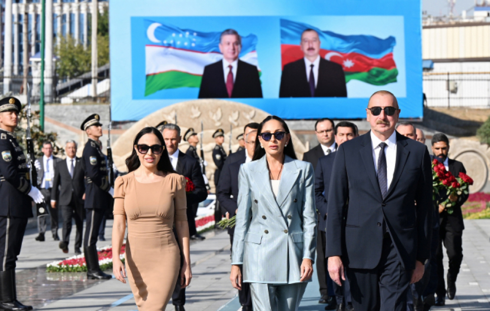 President Ilham Aliyev pays tribute to National Leader Heydar Aliyev in Tashkent
