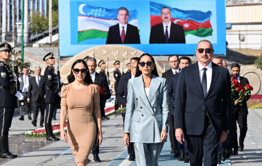 Hommage à la mémoire du Leader national Heydar Aliyev à Tachkent