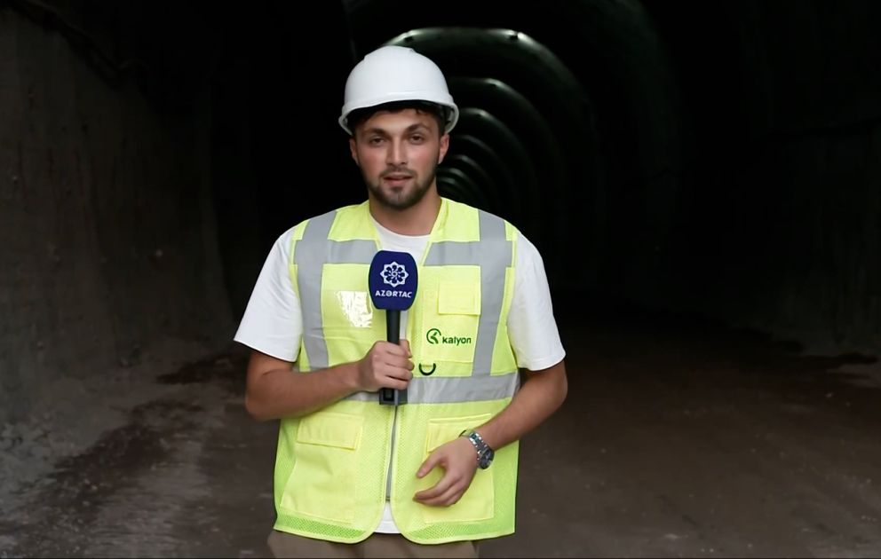 Horadiz-Ağbənd dəmir yolu xəttində inşa edilən 1071 metr  uzunluğunda  tunel