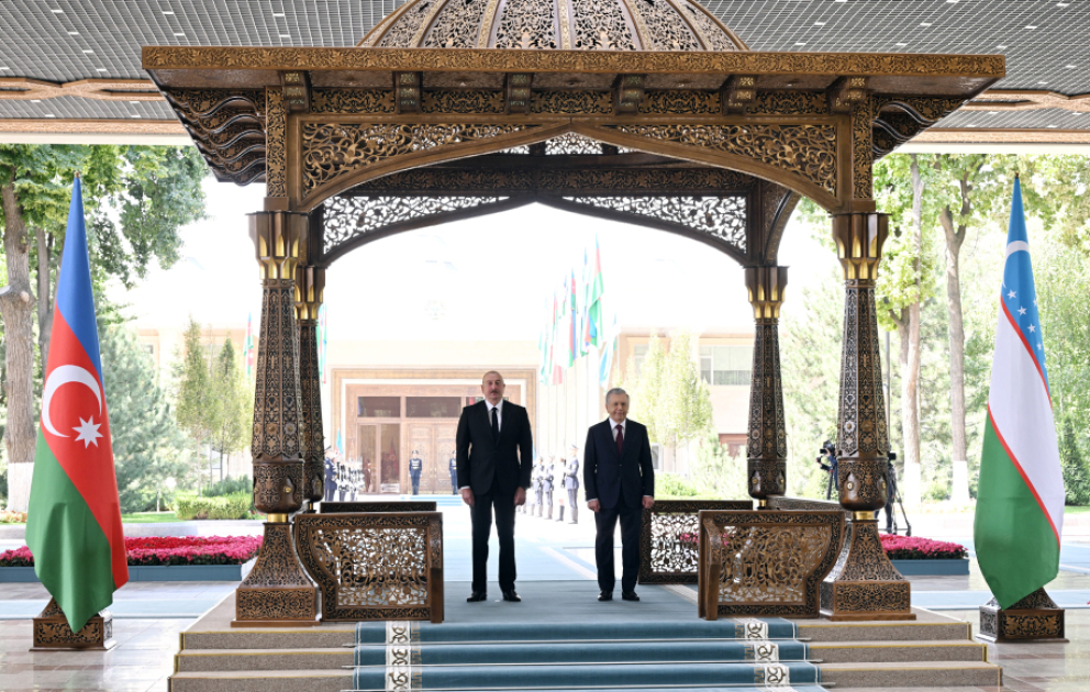 Cérémonie d’accueil officiel du président azerbaïdjanais à Tachkent